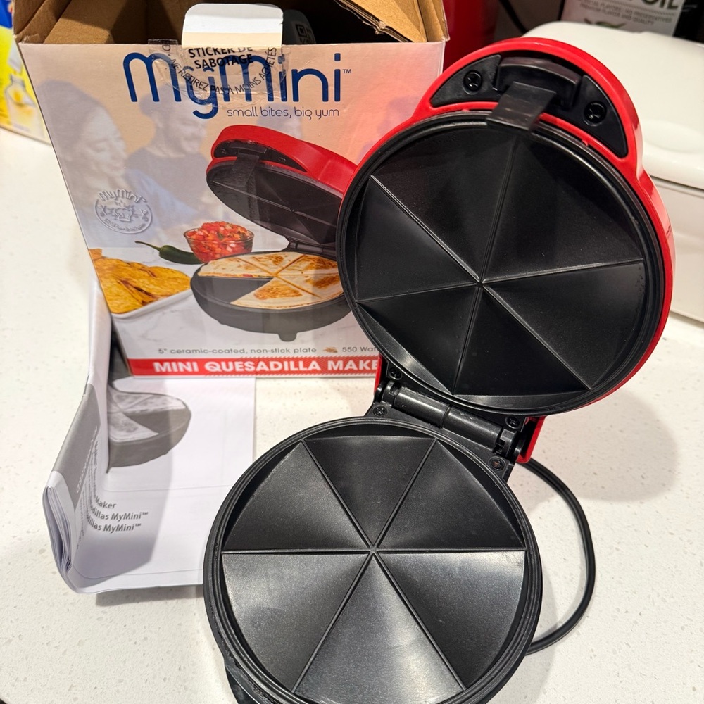 RMyMini Quesadilla Maker Gluten Free snack maker Hors d'oeuvre sized triangles